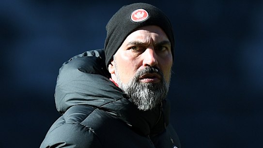 Markus Babbel slams "selfish" former players from last season. 