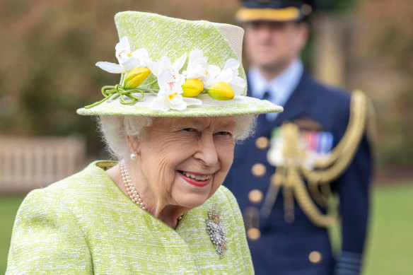 The Queen met serving members of the Royal Australian Air Force stationed in Britain.