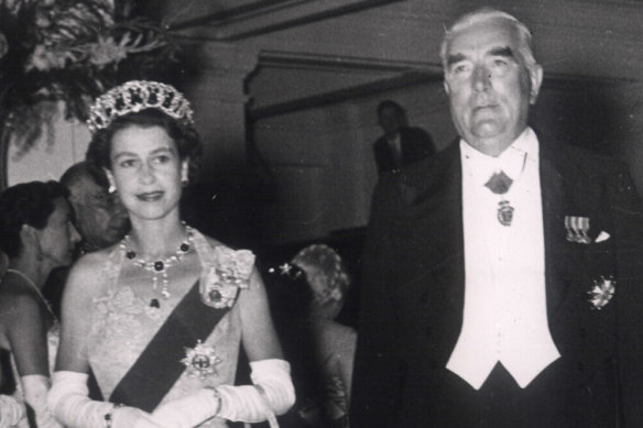Robert Menzies with the Queen in 1954.