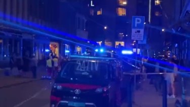 Norveç'in başkenti Oslo'da bir eşcinsel gece kulübüne silahlı saldırı düzenlendi.  Cumartesi şehirde Onur Ayının başlangıcını işaret ediyor.