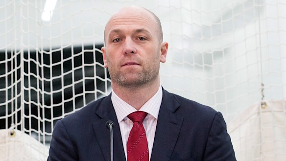 AFLCA chief Alistair Nicholson says a veteran football administrator must be a part of the four-person panel to investigate allegations made against Hawthorn.