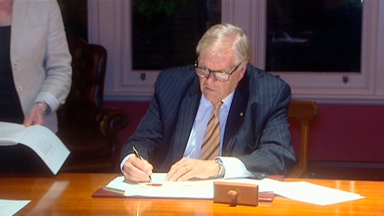 WA Governor Kim Beazley signing the legislation into law.