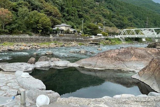One of Amagase Onsen's public outdoor onsen pools. 