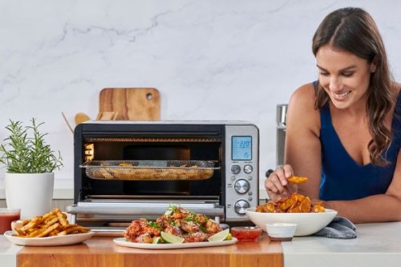 Breville's 'smart algorithms' create the ideal cooking environment for 11 different techniques including baking, broiling, air frying and toasting.
