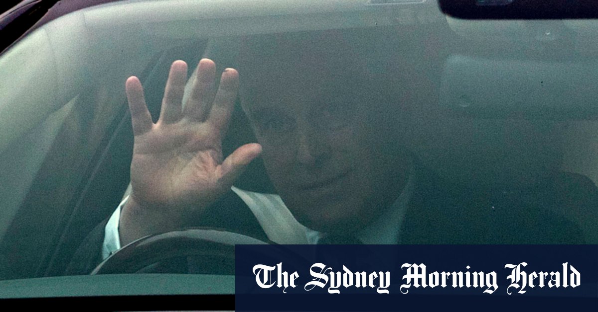 Top prosecutor demands fresh police investigation into Andrew claims