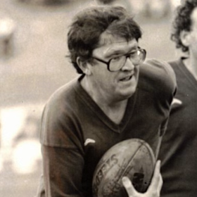 Ian Heads takes one of his regular hit-ups in the journos cup - glasses and all.