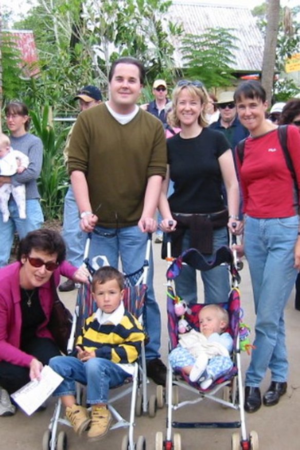 Piers with sisters Nikki (centre) and Kylie at the zoo with mother Sue and Kylie’s kids.