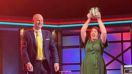 Cassidy Knowlton takes home the big brass mug on ABC’s <i>Hard Quiz.