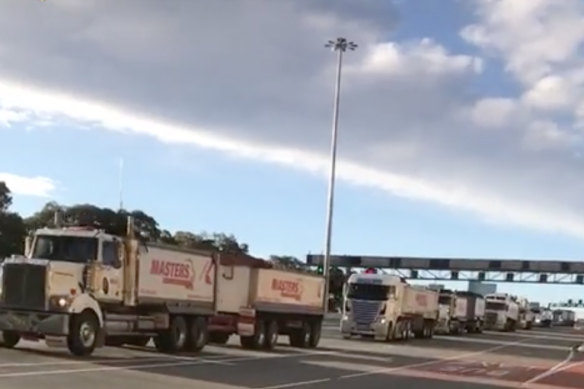 Sydney truck convoy to protest restrictions on construction work.
