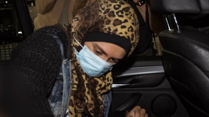 As it happened: ‘ISIS brides’ and their children land in Melbourne, Sydney, no charges