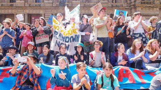 Thousands of schoolchildren join Melbourne climate rally