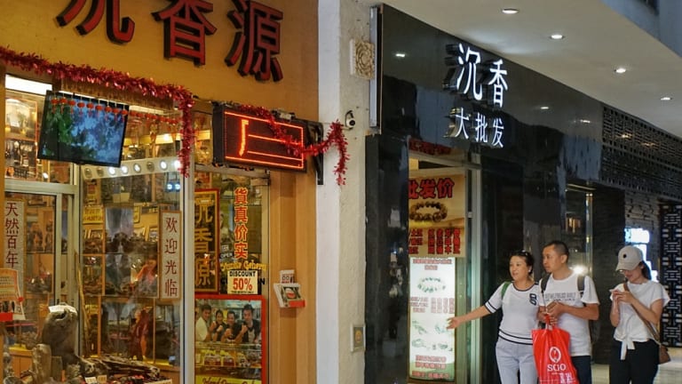 Agar wood shops in Bali mall, Bali.