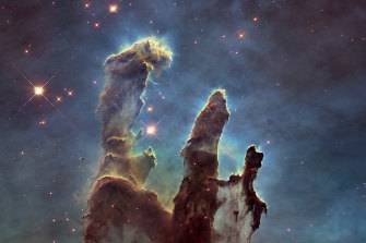 Tra le immagini di Hubble più famose ci sono i Pilastri della Creazione nella Nebulosa dell'Aquila, originariamente scattate nel 1993 e restaurate nel 2014 con fotocamere migliori.