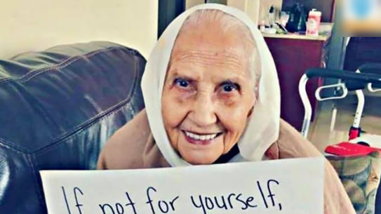 The Australian Sikh Association has been distributing messages about the imiportance of social distancing.