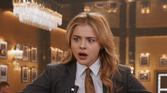 Chloe Grace Moretz as Kayla with the film’s eponymous misfits Tom the cat and Jerry the mouse. 