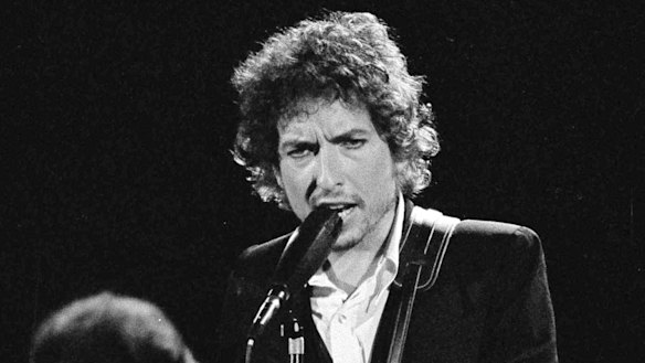  Bob Dylan performing with The Band at the Forum in Los Angeles in 1974. 