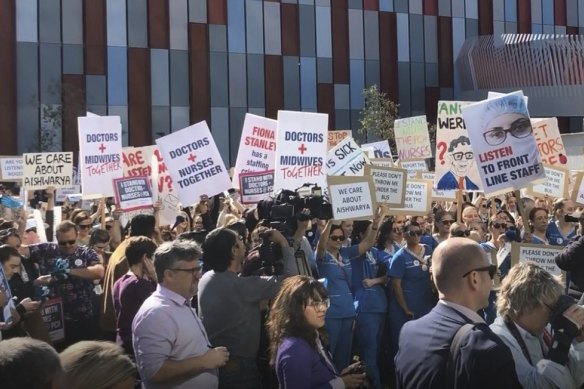 Doctors and nurses recently rallied at Perth Children’s Hospital to show their dissatisfaction with the state of the health system.