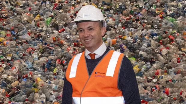 Environment Minister Matt Kean will introduce a discussion paper on reducing plastic waste by the end of the year. 