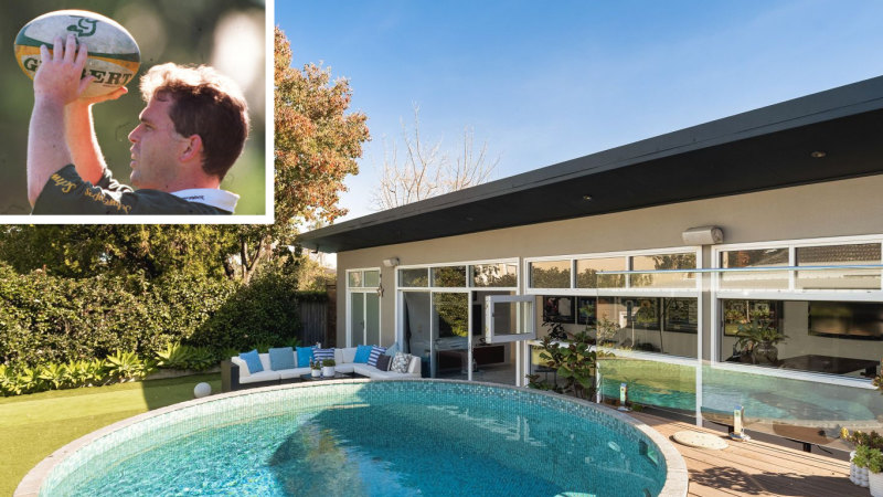 Former Wallaby sells entertainer’s dream home for $3.66 million at auction