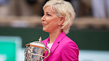 Chris Evert pictured with the Roland-Garros trophy
