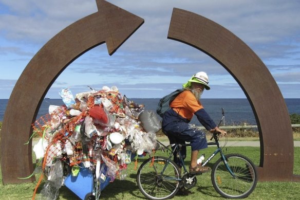 Tom de Munk-Kerkmeer's work, Birds of Paradise, in flight to Sculpture by the Sea. 