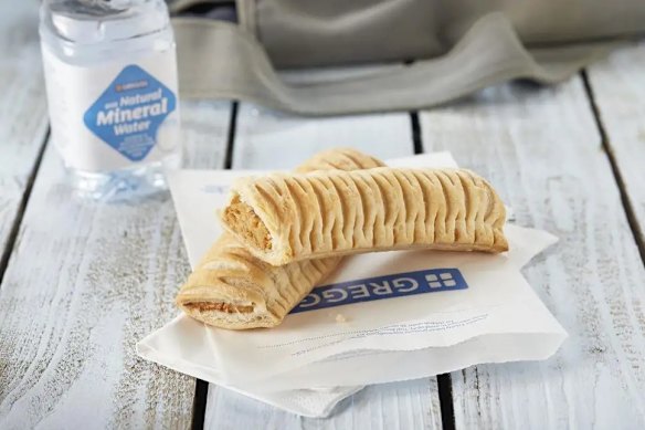 O rolo de salsicha vegana de Greggs, que contribuiu para um aumento nas vendas.
