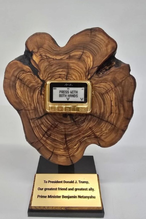 The golden pager gift from Benjamin Netanyahu to Donald Trump.