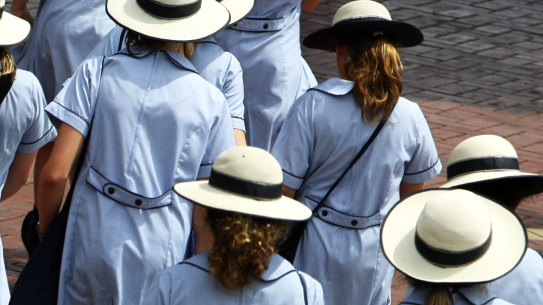 A Productivity Commission draft report  recommends scrapping tax deductions for private school building funds.