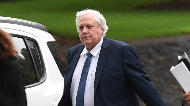 Clive Palmer has dropped an injunction against criminal charges laid against him.
