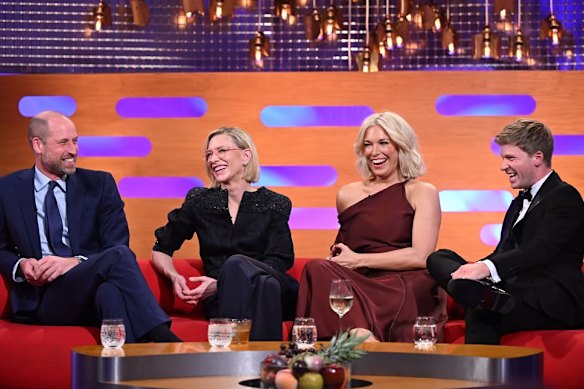 Il principe William (a sinistra) ha fatto un'apparizione a sorpresa insieme a Cate Blanchett, Hannah Waddingham e Robert Irwin nel chat show televisivo di Graham Norton.