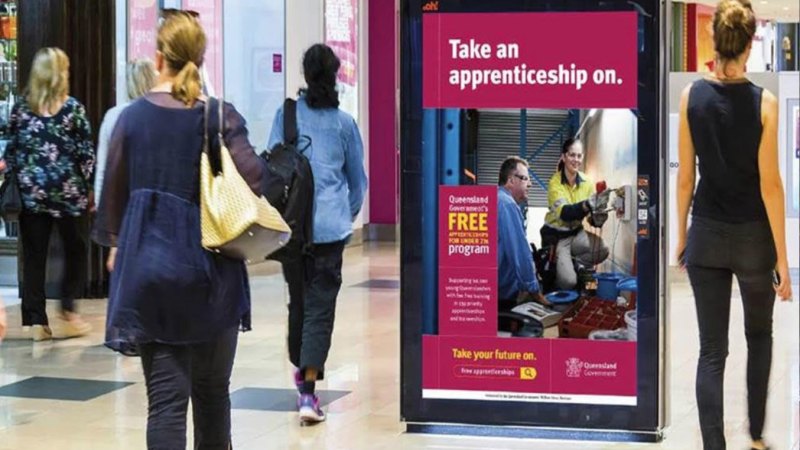 Queensland advertising blitz to lure schoolies into apprenticeships