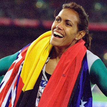 Cathy Freeman encouraged Elaine to pursue her modelling career and represent the Aboriginal community in fashion. 