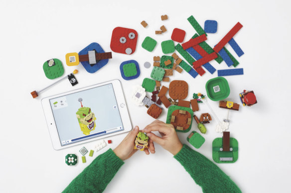 The app shows how elements are constructed, and teaches players how Mario interacts with the levels to score points.