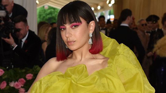 Charli XCX brought strong eyeshadow to this year's Met Gala, ahead of the 2020 trend.