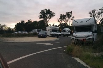 Hundreds pull over to rest near Cann River after spending hours trying to cross the NSW-Victorian border.