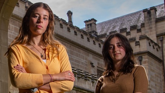 Students Hannah Moshinsky and Ruby Peer at Melbourne Uni.