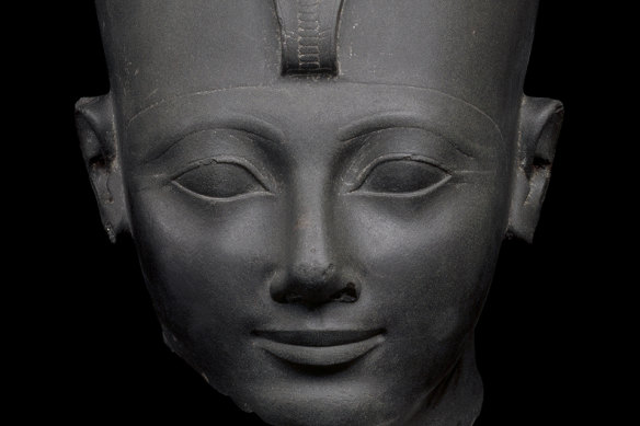 The head of Pharaoh Thutmose III wearing a crown (detail), from Karnak in Thebes, 18th Dynasty.