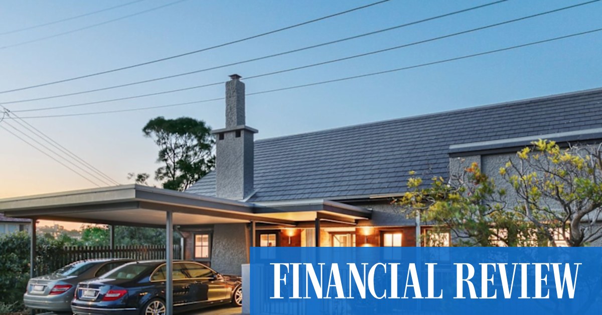 'Desperate' buyers knock on doors as auctions pulled - Vimarsana News