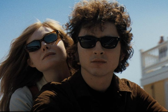 Elle Fanning plays Sylvie Russo, girlfriend of Bob Dylan (Timothée Chalamet) in A Complete Unknown.