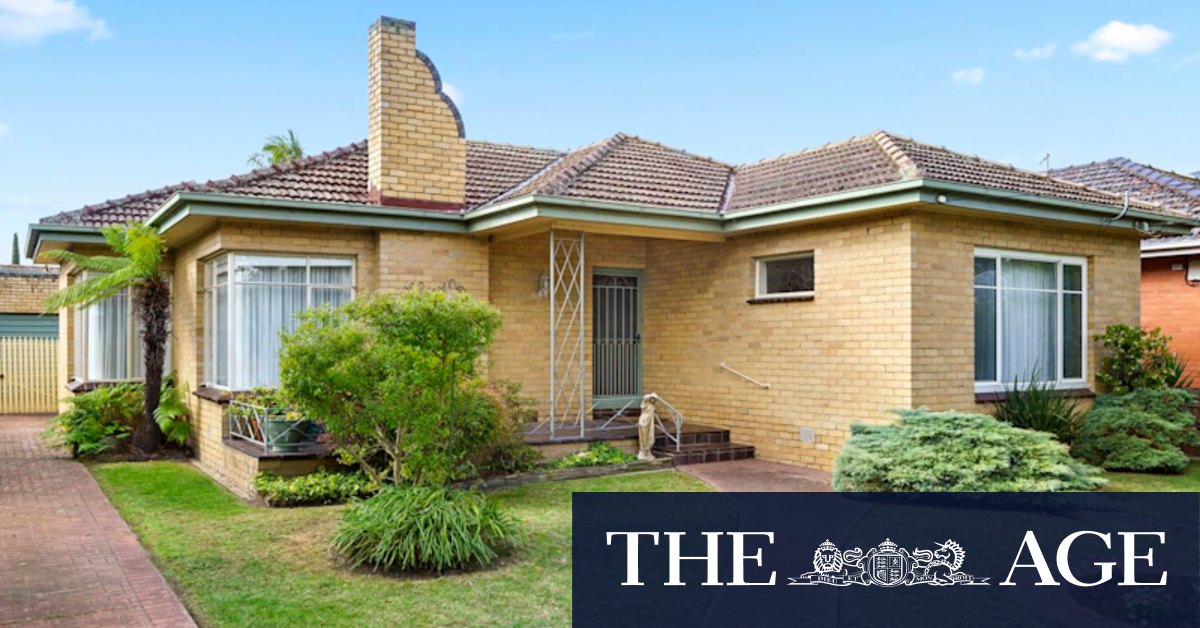 Melbourne auctions: Modest Bentleigh East house soars to $1,821,000 in hot auction - Vimarsana News