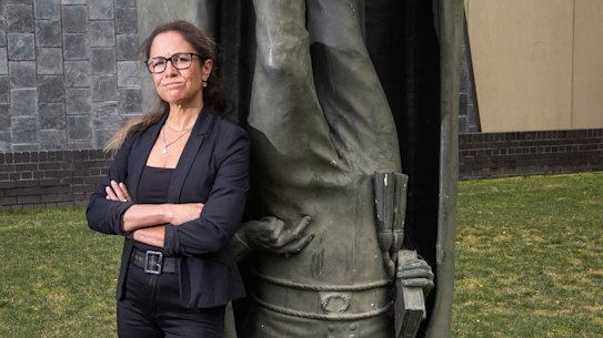 Historian Clare Wright with yet another statue of a dead, white male. ‘Landmark’ commemorates Lieutenant Governor Charles Joseph La Trobe by Charles Robb at LaTrobe University Bundoora Campus. 