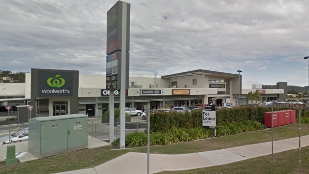 Toowoomba supermarket customers stop knife-wielding robber