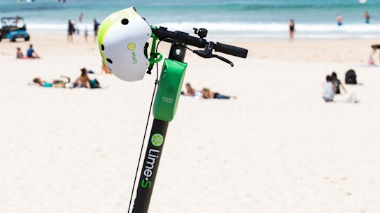 Lime Sydney Electric Bike Launch, Bondi Beach, Sydney. Group shot L/R-
Craig Gill - Waverley council Councillor
Will Peters - Lime
christine forster - city of Sydney councillor
Emmanuel constantinou
Bastion Wallace - bicycle nsw
Jeff Roberts - lime. At Opera House, Will Peters on Bike and Scooter. Lime Bikes Scooters