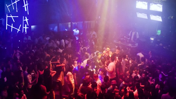 Melbourne nightclubs are reopening but patrons are being told to distance on the dance floor.
