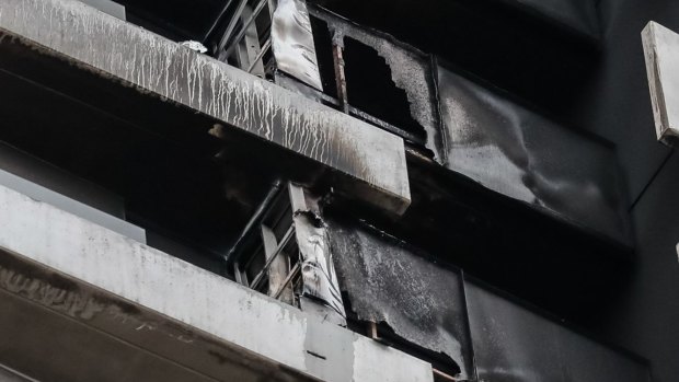 The cladding on a  building in Spencer street Melbourne caught fire in the early hours of Monday morning. 