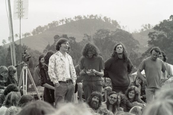 Aquarius Festival director Johnny Allen (second from right) and AUS president Ken Newcombe (left) in Nimbin in 1973, following a drug raid when a police hand gun went missing.