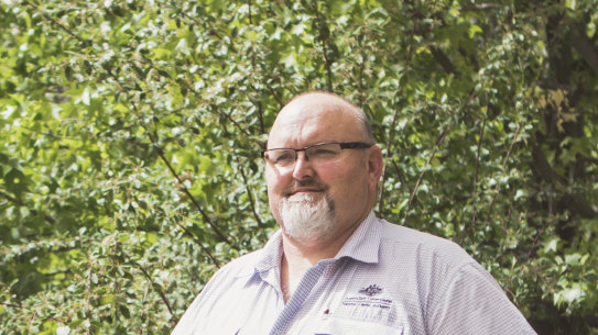 Areas of Lake Burley Griffin have been closed to swimming after testing revealed "extreme" blue-green algae and bacteria levels in the lake.