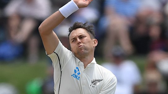 Trent Boult bowls against England in the second Test.