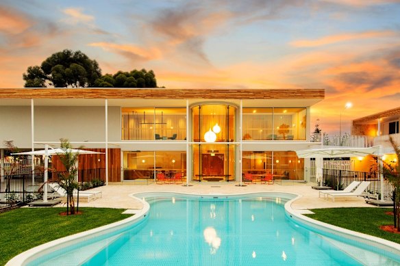 Poolside at Mildura’s newest boutique property, Kar-Rama.
