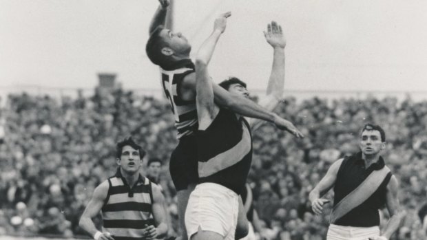 Polly Farmer against Richmond in 1967.